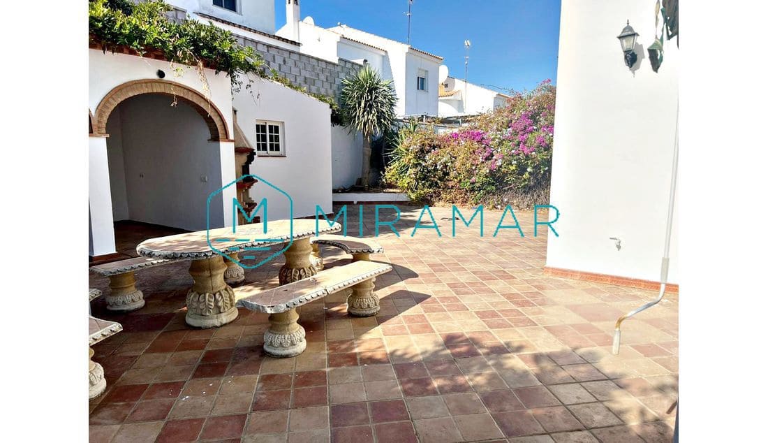 4 slaapkamer Villa te koop in Villablanca - € 168.000 (Ref: 9128685)