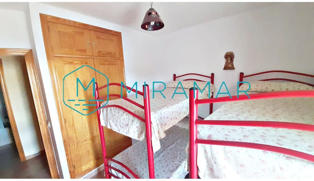 4 slaapkamer Rijtjeshuis te koop in Isla Cristina met garage - € 220.000 (Ref: 9251927)