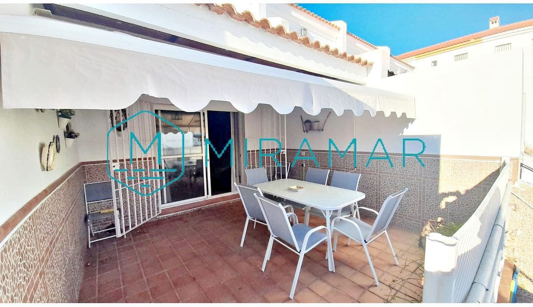 4 slaapkamer Rijtjeshuis te koop in Isla Cristina met garage - € 220.000 (Ref: 9251927)