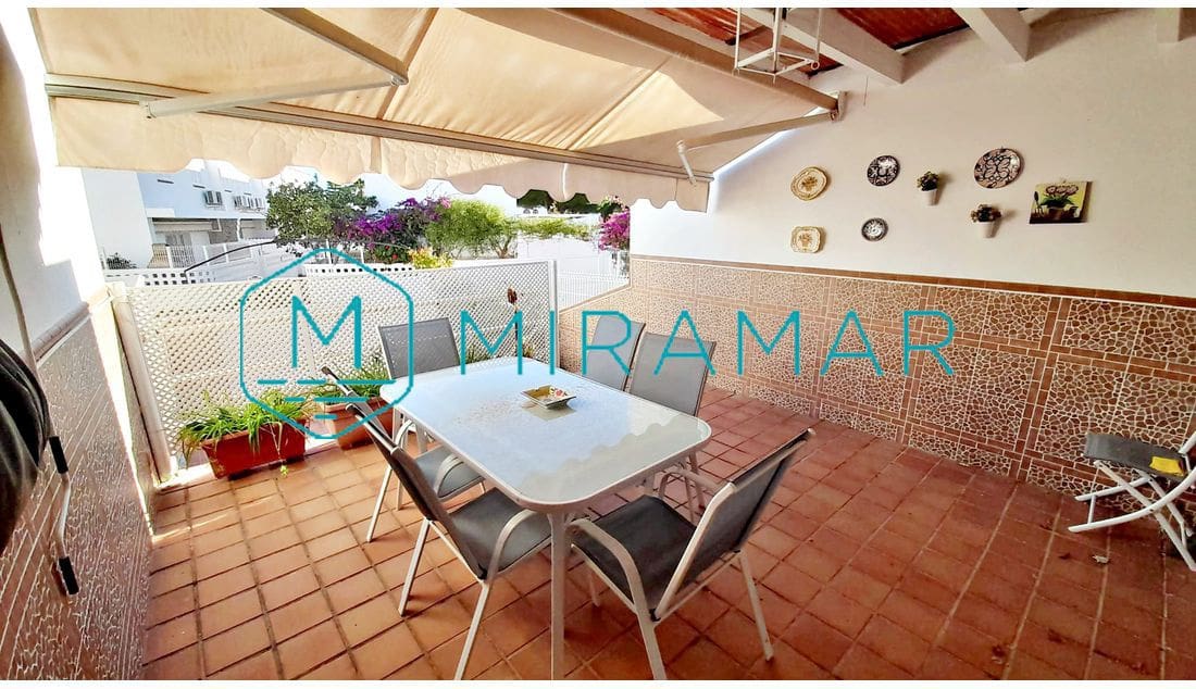 4 slaapkamer Rijtjeshuis te koop in Isla Cristina met garage - € 220.000 (Ref: 9251927)