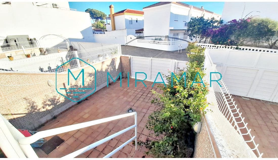 4 slaapkamer Rijtjeshuis te koop in Isla Cristina met garage - € 220.000 (Ref: 9251927)