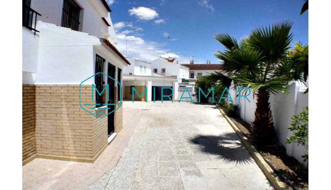 7 bedroom Villa for sale in La Antilla - € 525,000 (Ref: 9255497)