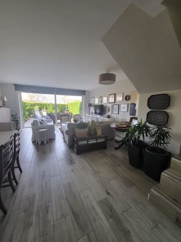 Adosado de 3 habitaciones en Ayamonte en venta con garaje - 413.500 € (Ref: 9292348)