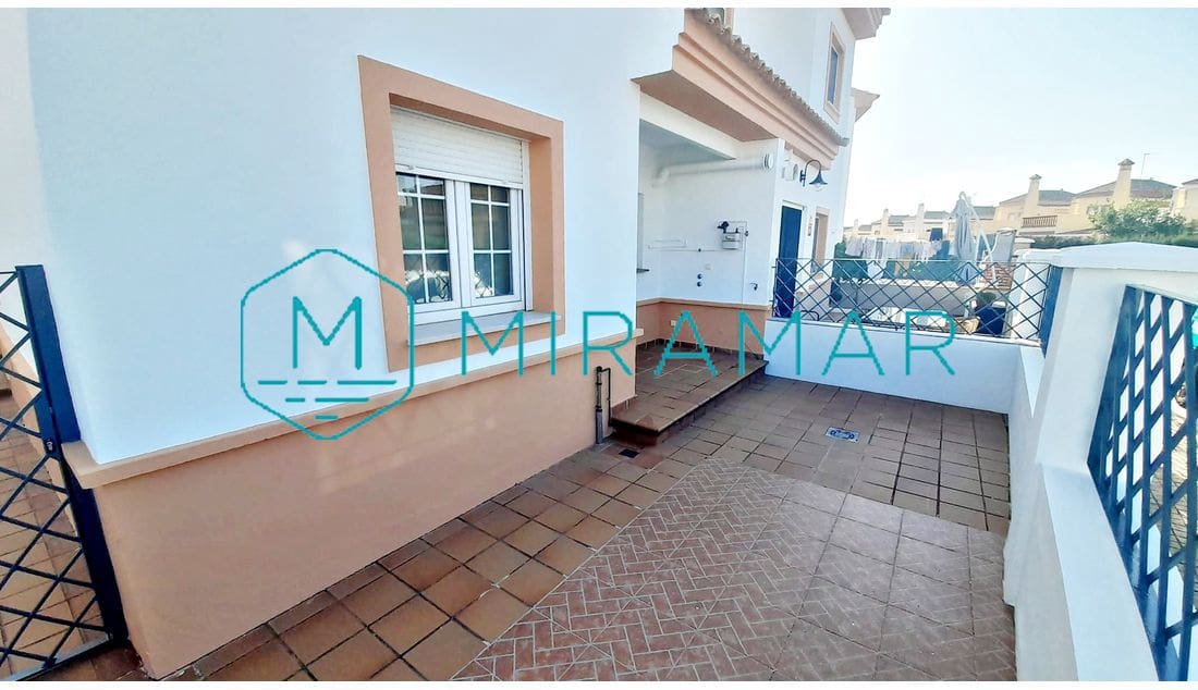 4 slaapkamer Halfvrijstaande villa te koop in Ayamonte met garage - € 265.000 (Ref: 9362829)