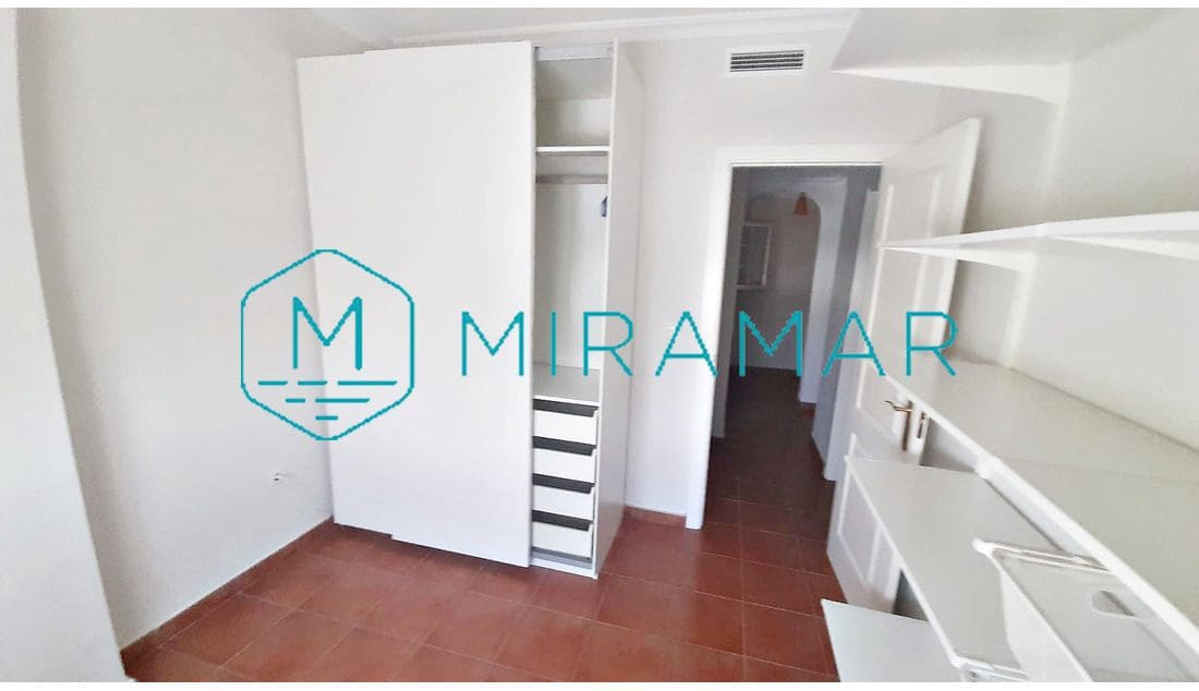4 slaapkamer Halfvrijstaande villa te koop in Ayamonte met garage - € 265.000 (Ref: 9362829)