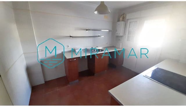 4 slaapkamer Halfvrijstaande villa te koop in Ayamonte met garage - € 265.000 (Ref: 9362829)