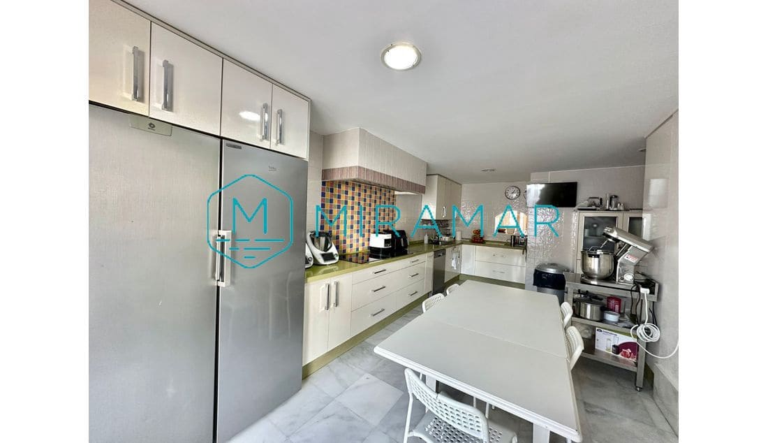 5 bedroom Villa for sale in La Antilla - € 772,500 (Ref: 9390838)