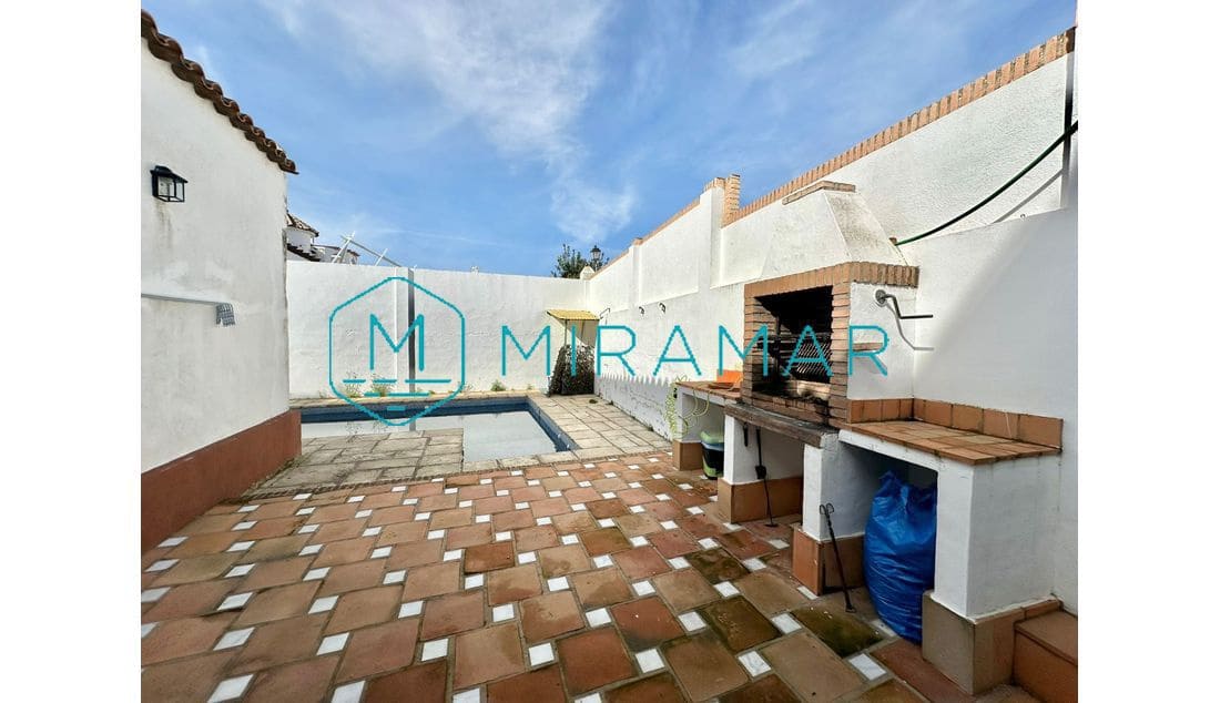 5 bedroom Villa for sale in La Antilla - € 772,500 (Ref: 9390838)
