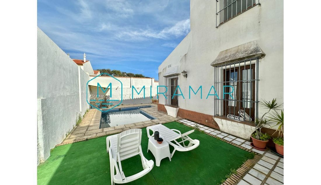 5 bedroom Villa for sale in La Antilla - € 772,500 (Ref: 9390838)