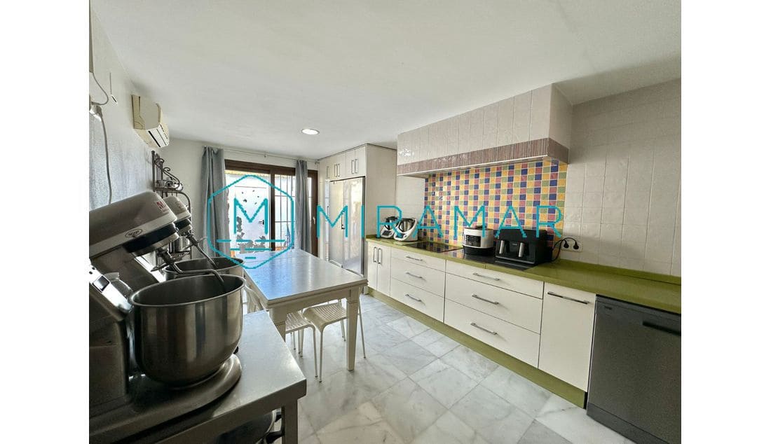 5 bedroom Villa for sale in La Antilla - € 772,500 (Ref: 9390838)