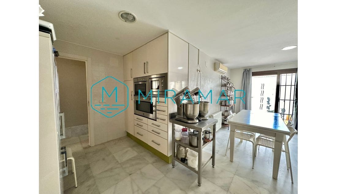 5 bedroom Villa for sale in La Antilla - € 772,500 (Ref: 9390838)