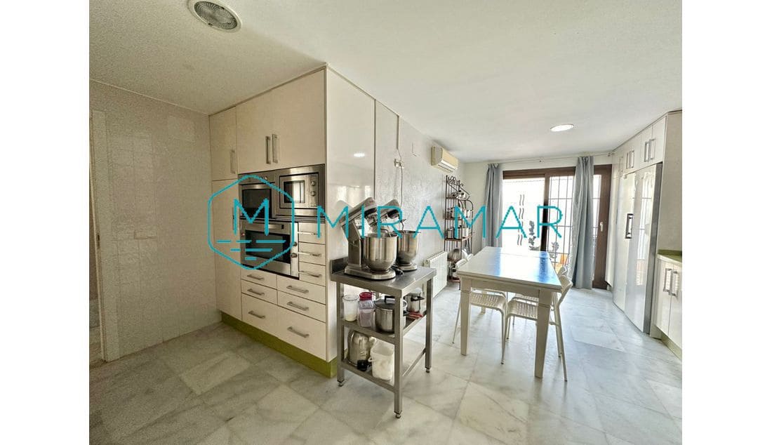 5 bedroom Villa for sale in La Antilla - € 772,500 (Ref: 9390838)