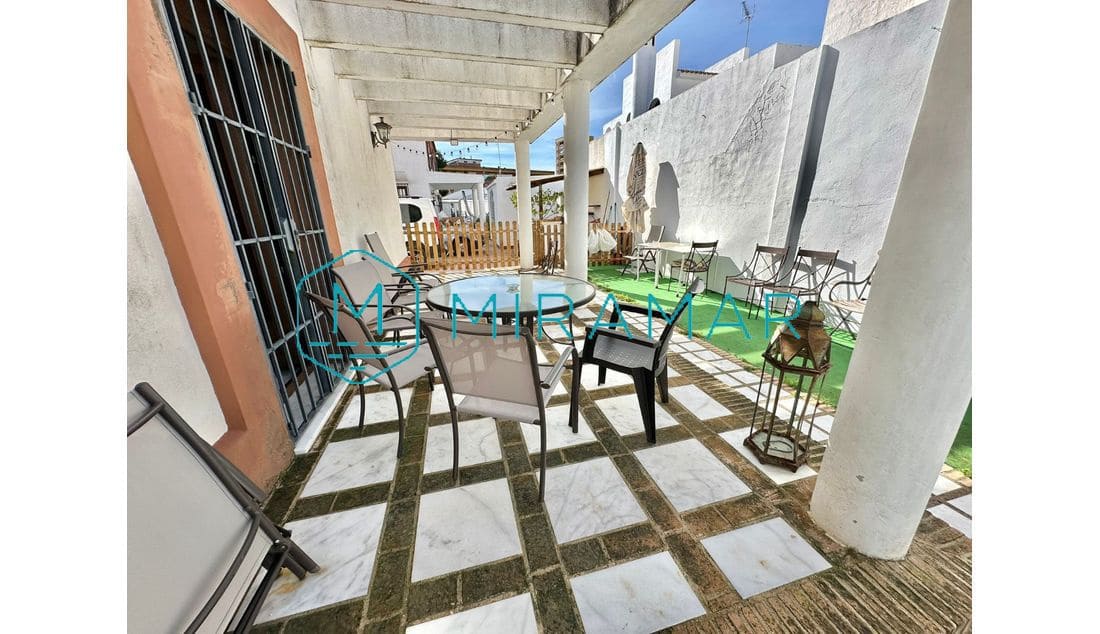 5 bedroom Villa for sale in La Antilla - € 772,500 (Ref: 9390838)