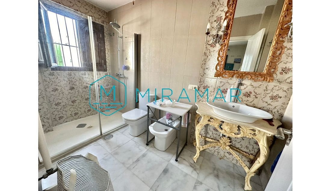 5 bedroom Villa for sale in La Antilla - € 772,500 (Ref: 9390838)