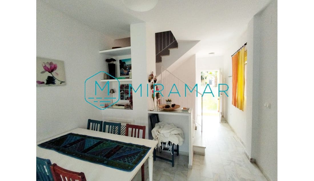 4 soveværelse Rækkehus til salg i Lepe med garage - € 280.000 (Ref: 9396548)