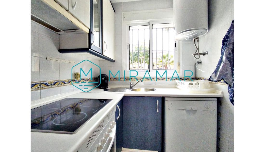 4 soveværelse Rækkehus til salg i Lepe med garage - € 280.000 (Ref: 9396548)