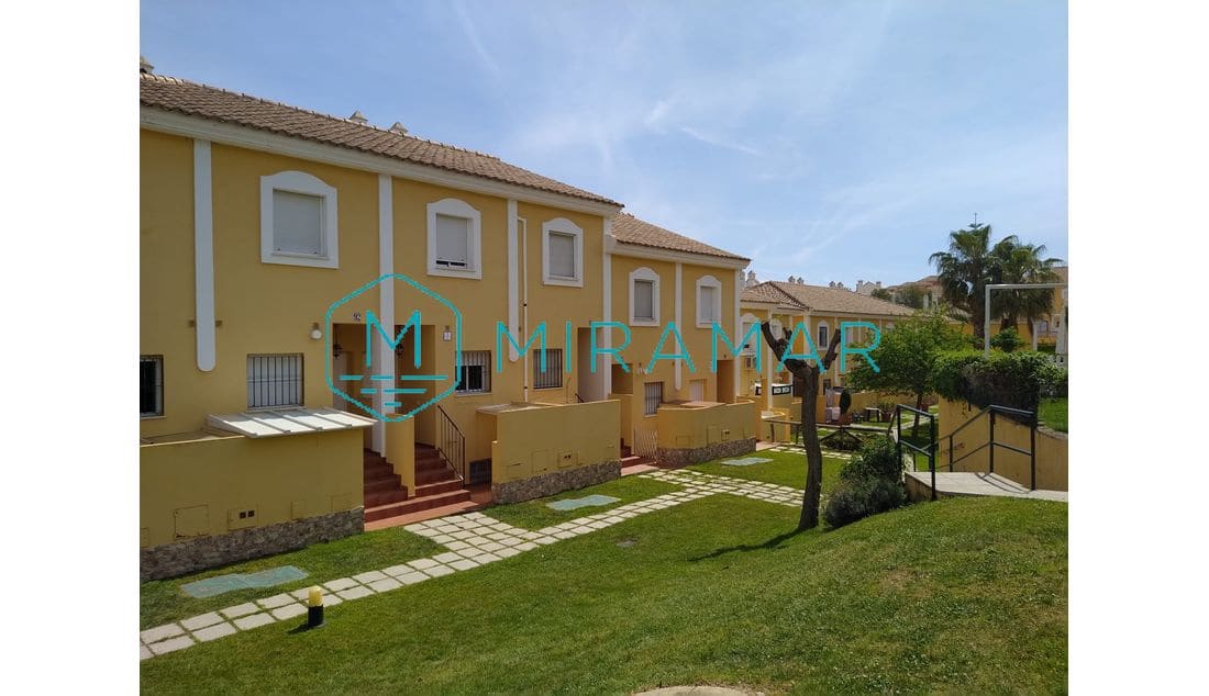 4 soveværelse Rækkehus til salg i Lepe med garage - € 280.000 (Ref: 9396548)