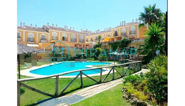 4 slaapkamer Rijtjeshuis te koop in Lepe met garage - € 280.000 (Ref: 9396548)