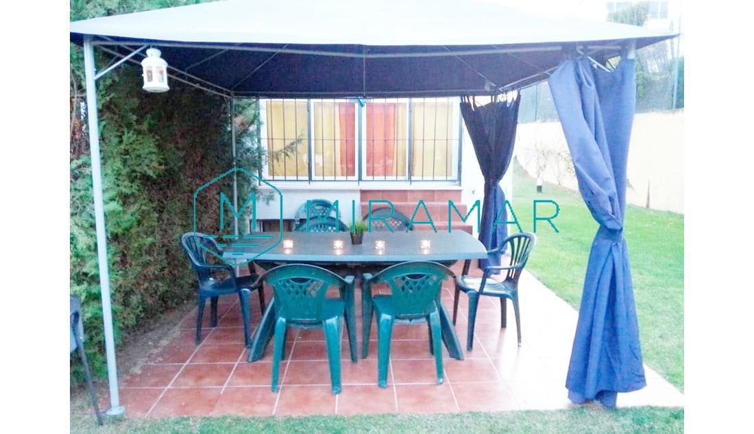 4 soveværelse Rækkehus til salg i Lepe med garage - € 280.000 (Ref: 9396548)