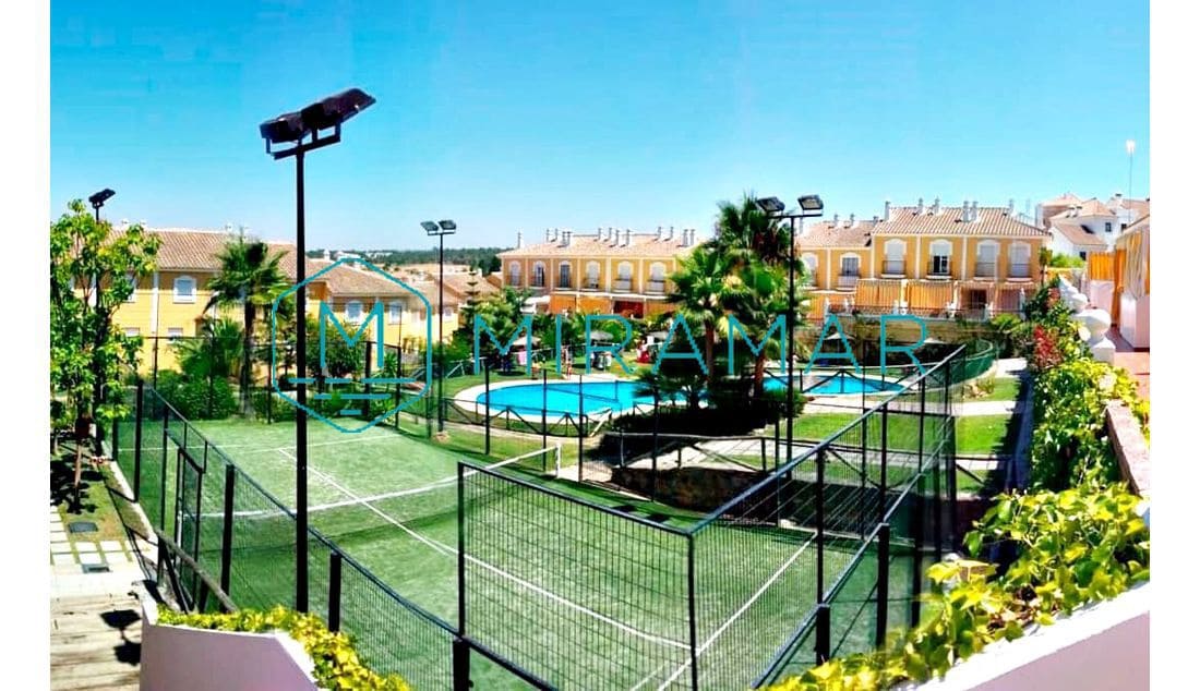 4 soveværelse Rækkehus til salg i Lepe med garage - € 280.000 (Ref: 9396548)