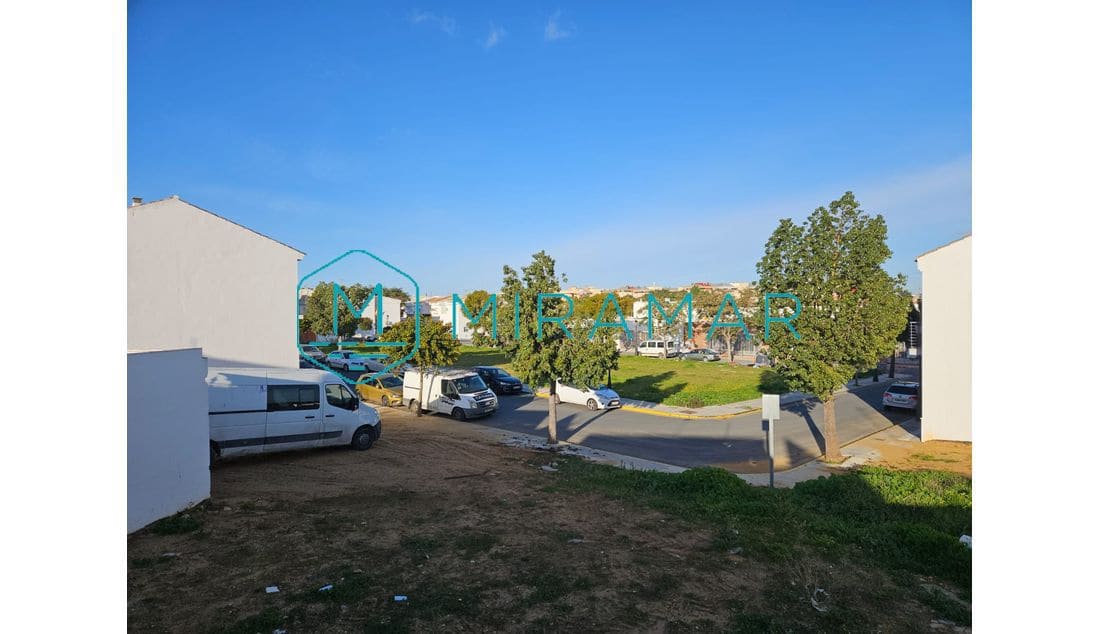 5 bedroom Townhouse for sale in Lepe - € 110,000 (Ref: 9527179)