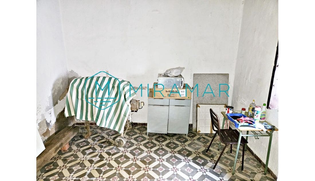 5 bedroom Townhouse for sale in Lepe - € 110,000 (Ref: 9527179)