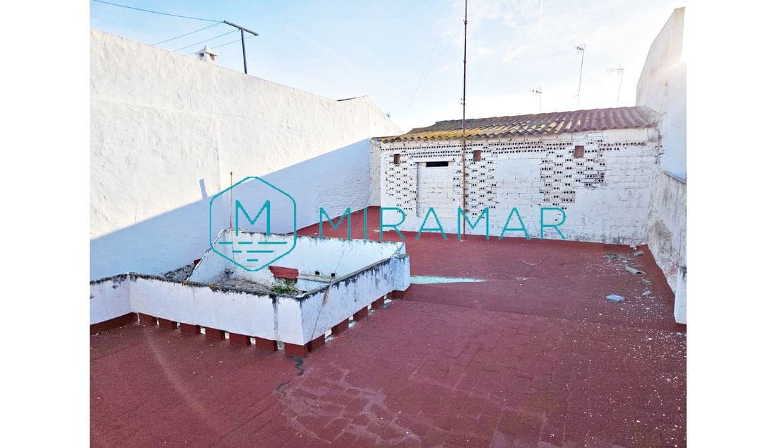 5 bedroom Townhouse for sale in Lepe - € 110,000 (Ref: 9527179)