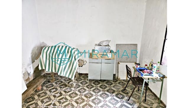 5 bedroom Townhouse for sale in Lepe - € 110,000 (Ref: 9527179)