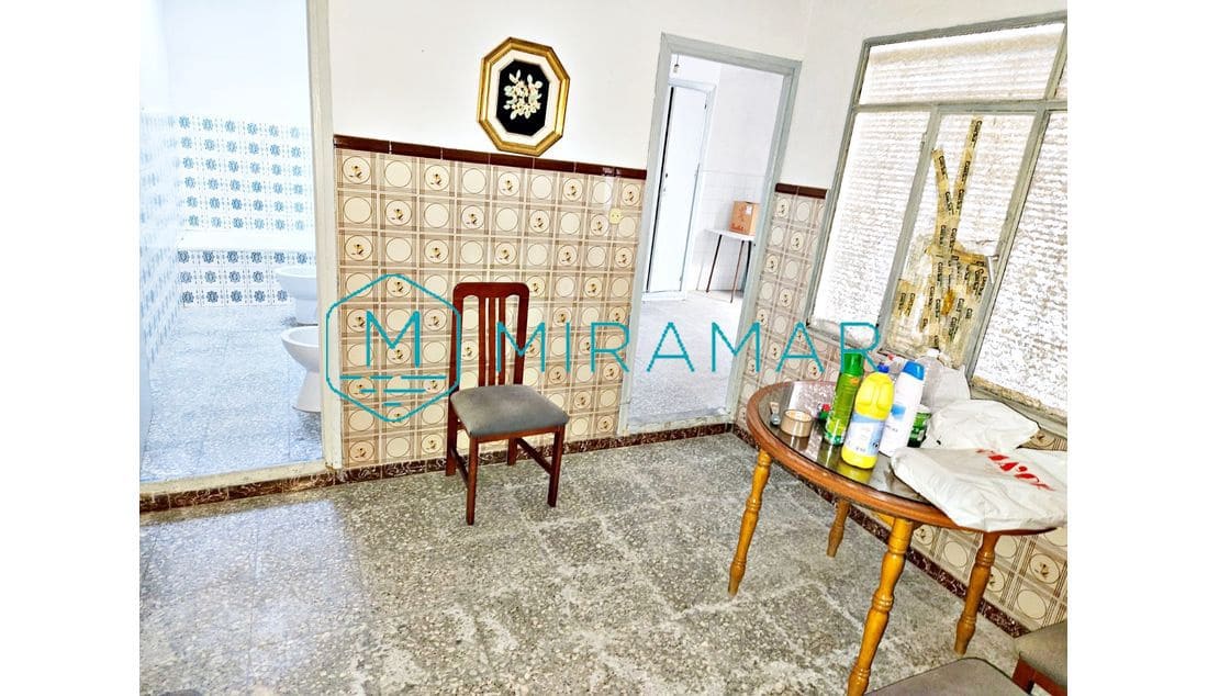 5 bedroom Townhouse for sale in Lepe - € 110,000 (Ref: 9527179)