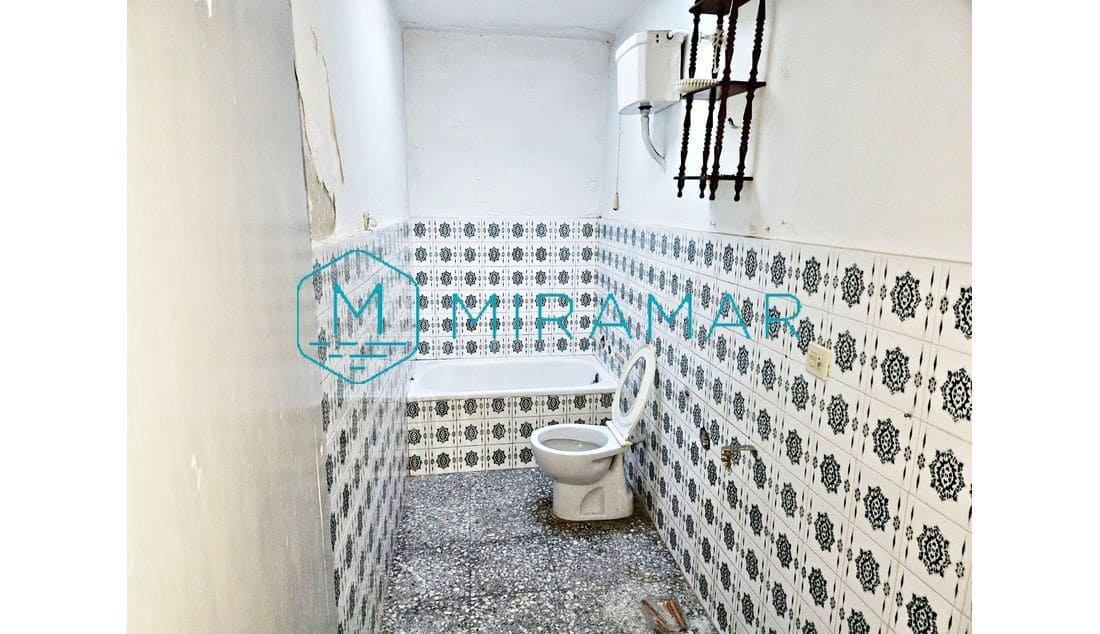 5 bedroom Townhouse for sale in Lepe - € 110,000 (Ref: 9527179)