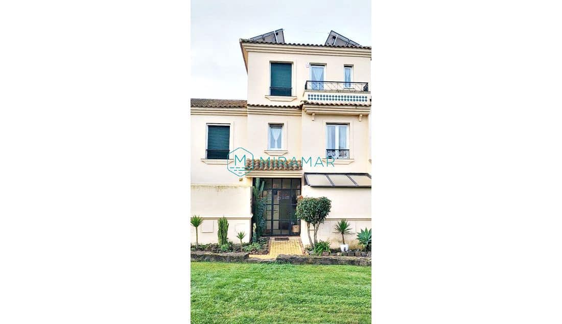 Adosado de 3 habitaciones en Ayamonte en venta con garaje - 413.000 € (Ref: 9570616)