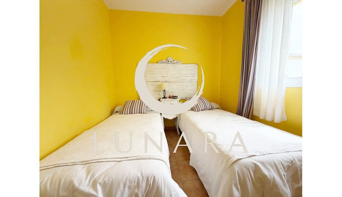 2 bedroom Terraced Villa for sale in Lepe with garage - € 199,500 (Ref: 9763539)