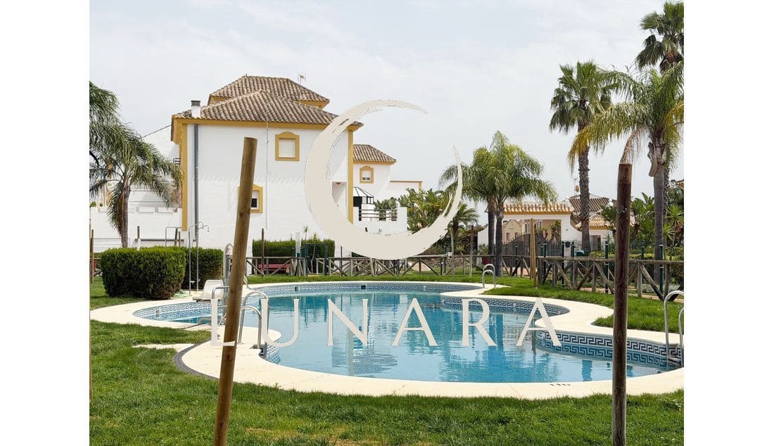 2 bedroom Terraced Villa for sale in Lepe with garage - € 199,500 (Ref: 9763539)