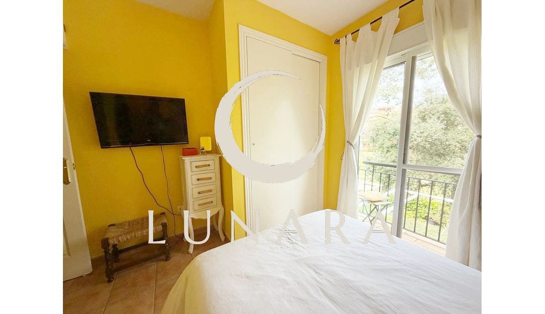 2 bedroom Terraced Villa for sale in Lepe with garage - € 199,500 (Ref: 9763539)