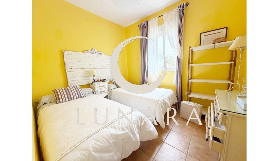 2 bedroom Terraced Villa for sale in Lepe with garage - € 199,500 (Ref: 9763539)