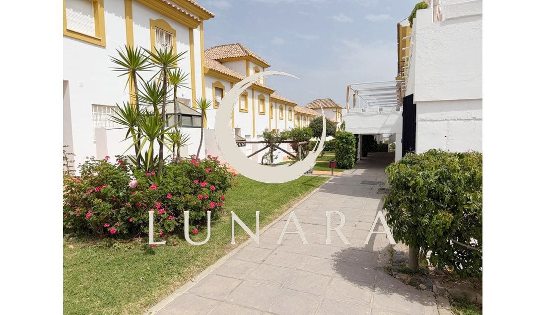 2 bedroom Terraced Villa for sale in Lepe with garage - € 199,500 (Ref: 9763539)