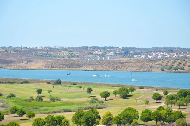 Grunde uden byggetilladelser til salg i Ayamonte - € 75.000 (Ref: 9283495)