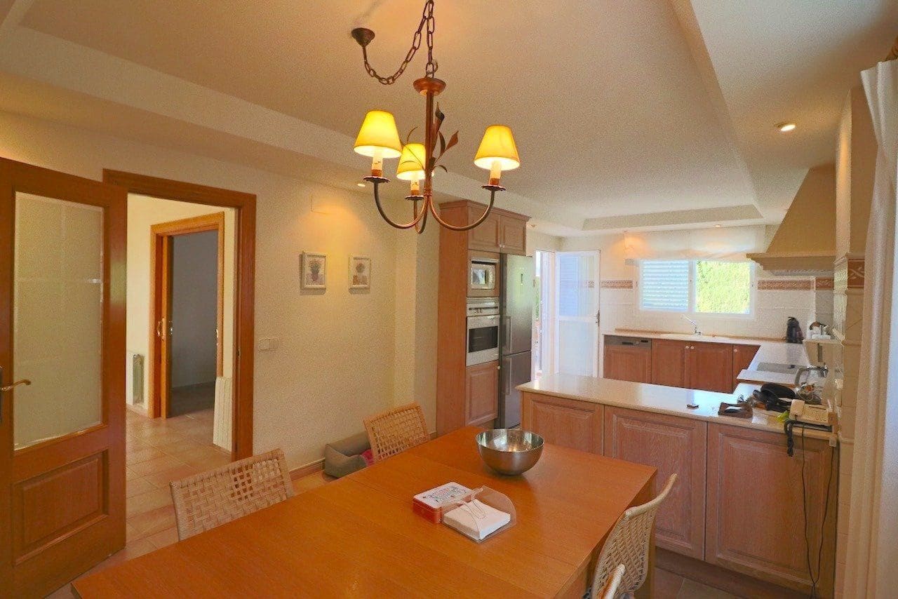 Chalet de 4 habitaciones en Benidorm en venta con piscina garaje - 950.000 € (Ref: 10138887)