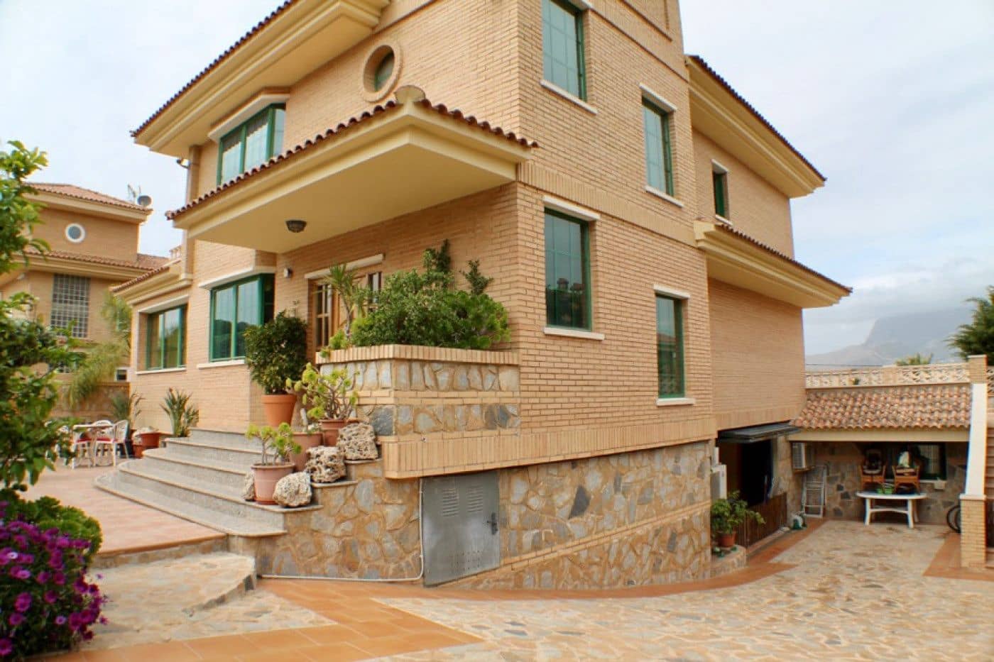 6 bedroom Villa for sale in Benidorm with pool garage - € 999,000 (Ref: 10138890)