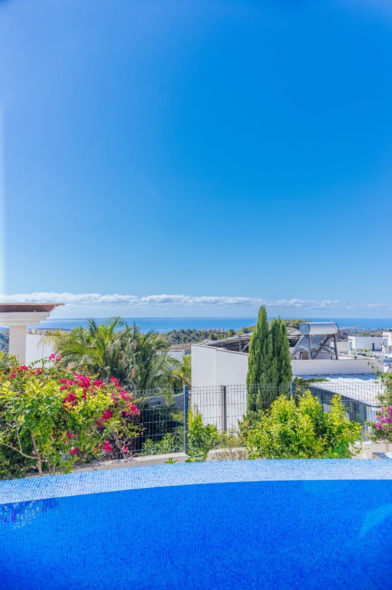 Chalet de 3 habitaciones en Finestrat en venta con piscina garaje - 695.000 € (Ref: 7879560)