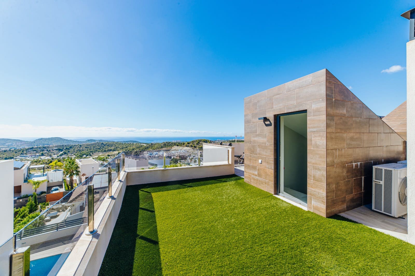 Chalet de 3 habitaciones en Finestrat en venta con piscina garaje - 695.000 € (Ref: 7879560)