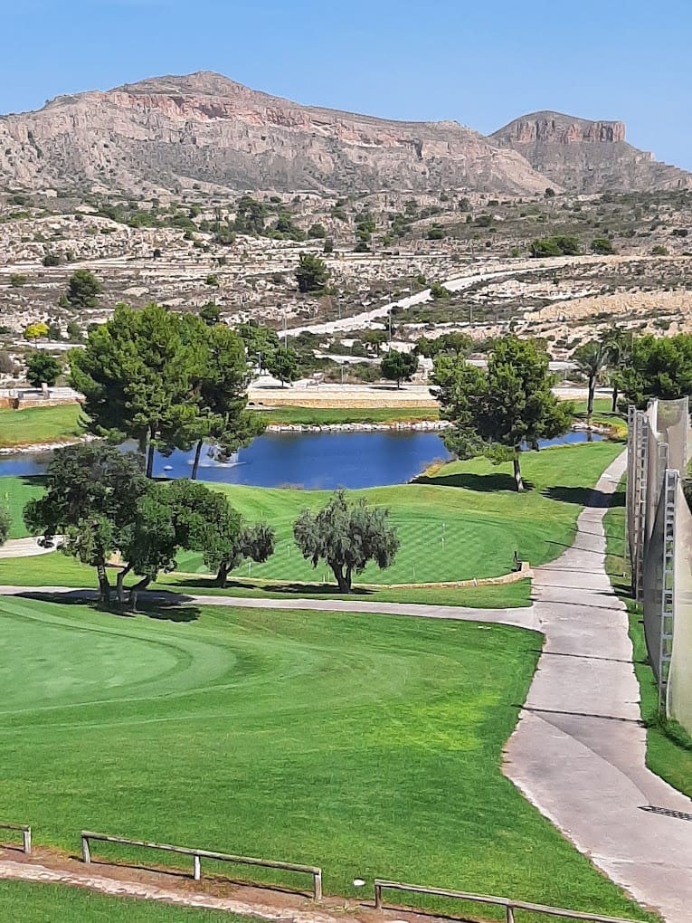 3 sypialnia Dom szeregowy na sprzedaż w Monforte del Cid z basenem garażem - 315 000 € (Ref: 8434864)