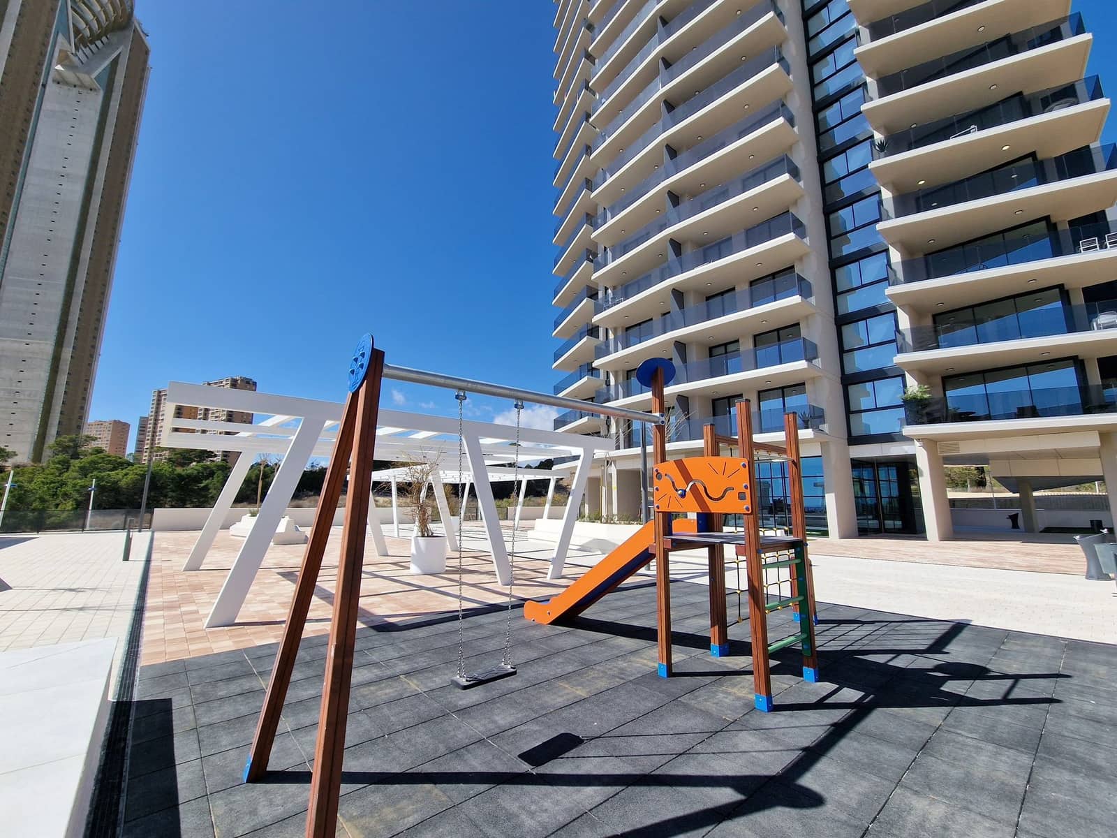 2 soverom Strandleiligheter til salgs i Benidorm med svømmebasseng garasje - € 631 000 (Ref: 8853207)