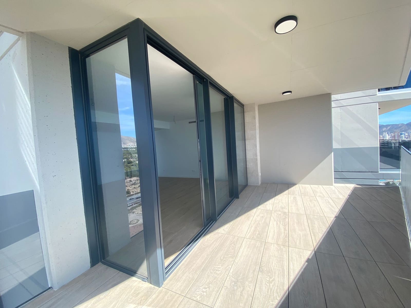 2 soverom Strandleiligheter til salgs i Benidorm med svømmebasseng garasje - € 631 000 (Ref: 8853207)