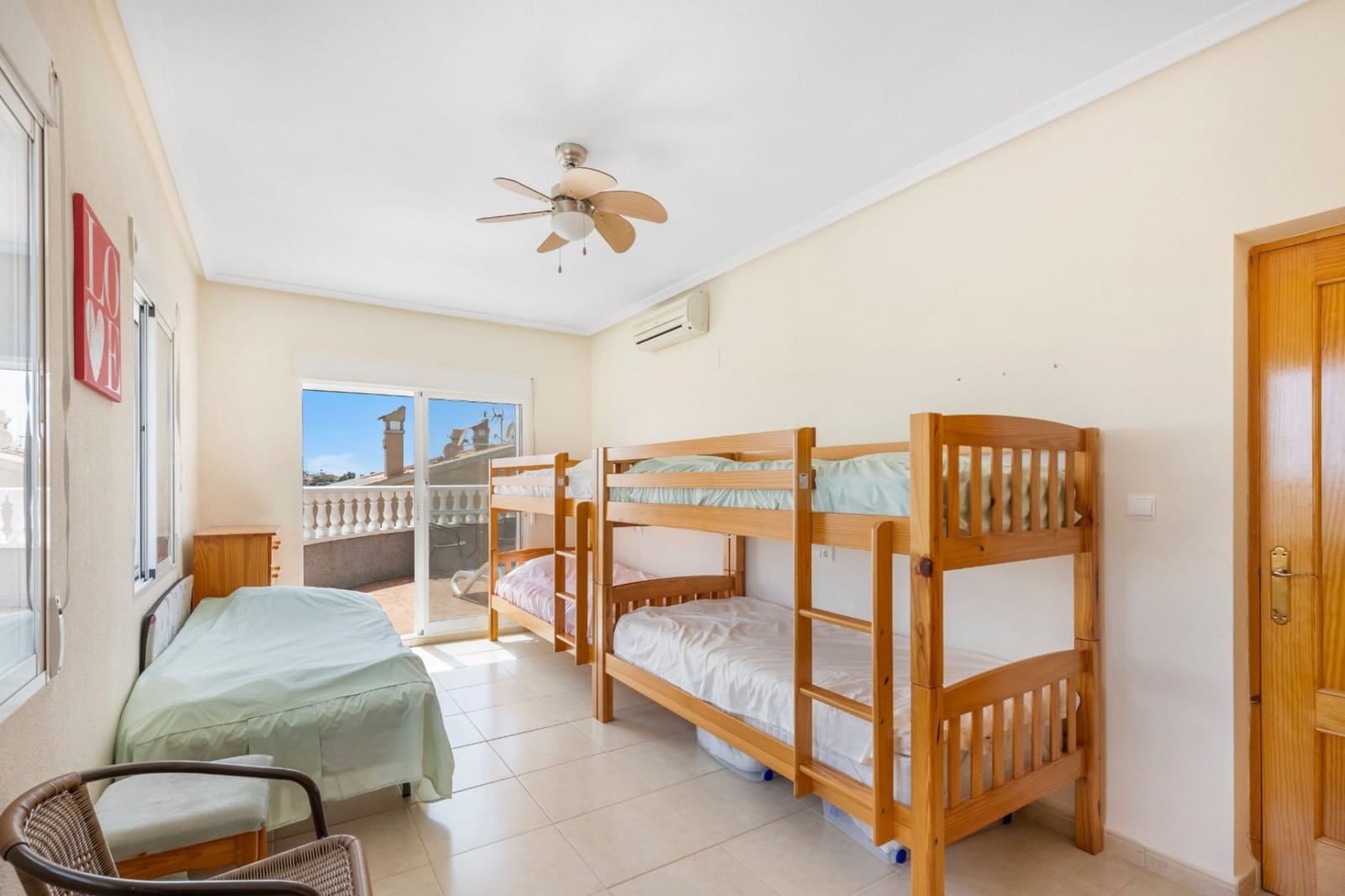 5 bedroom Villa for sale in San Fulgencio with pool garage - € 500,000 (Ref: 9148458)