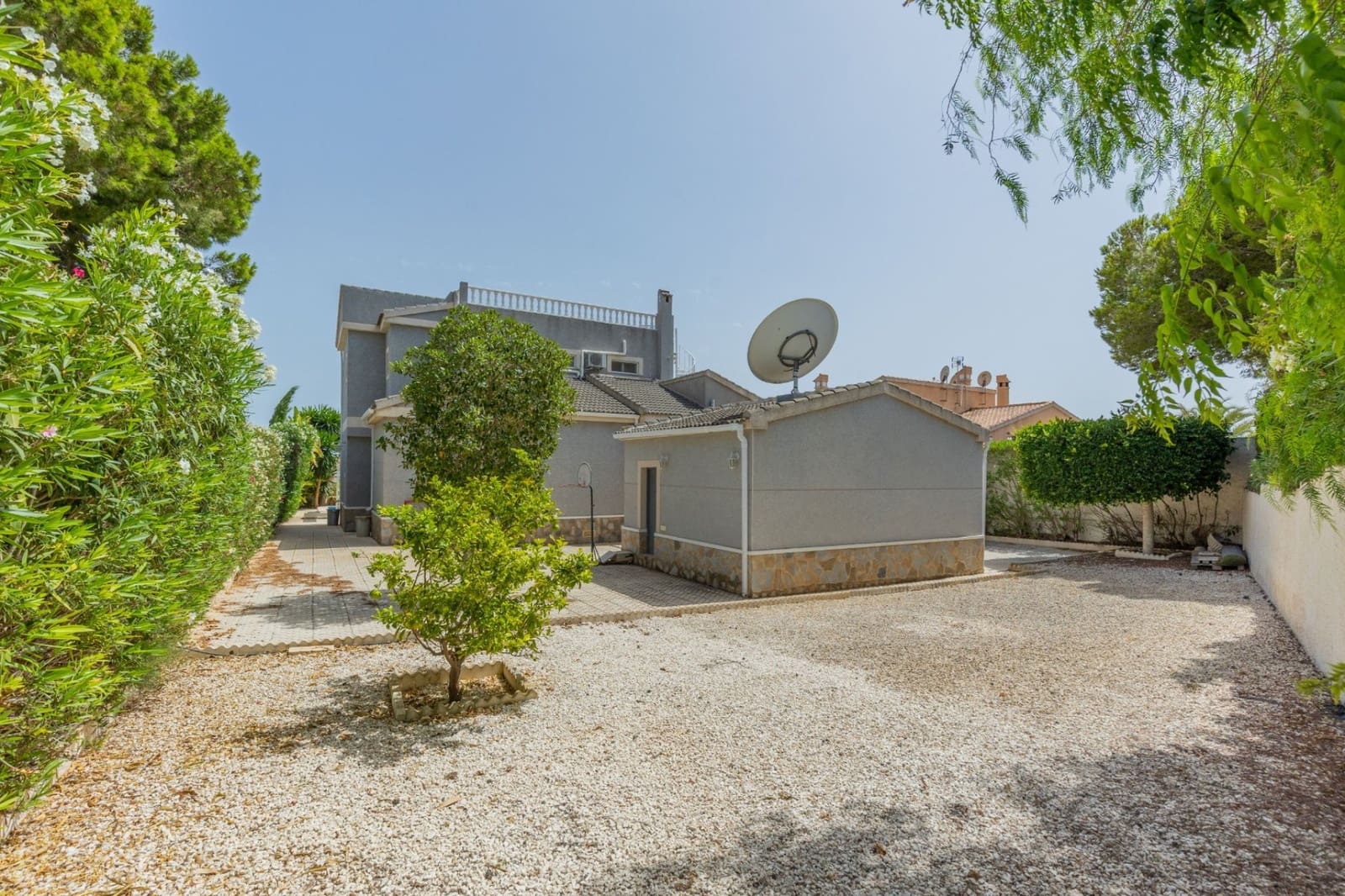 5 bedroom Villa for sale in San Fulgencio with pool garage - € 500,000 (Ref: 9148458)