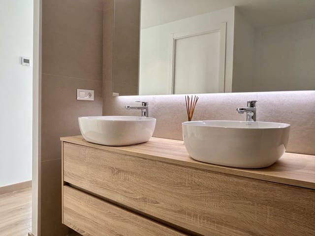 4 makuuhuone Huvila myytävänä paikassa Balcón de Finestrat - Terra Marina, Finestrat mukana uima-altaan 
autotalli - 975 000 € (Ref: 9442808)