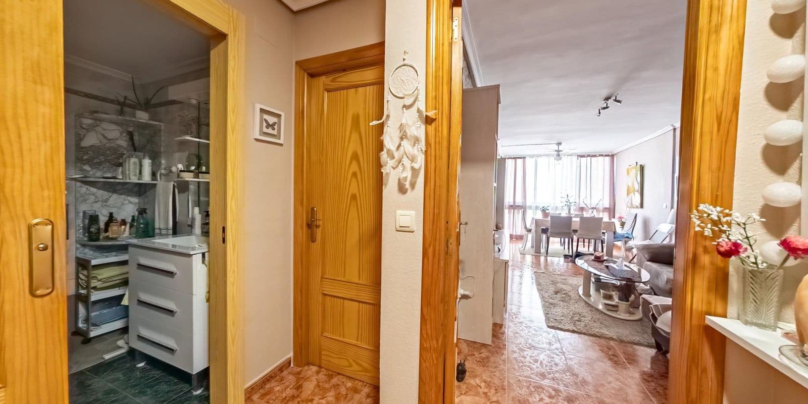 2 bedroom Beach Apartment for sale in Benidorm with pool garage - € 249,000 (Ref: 9772488)