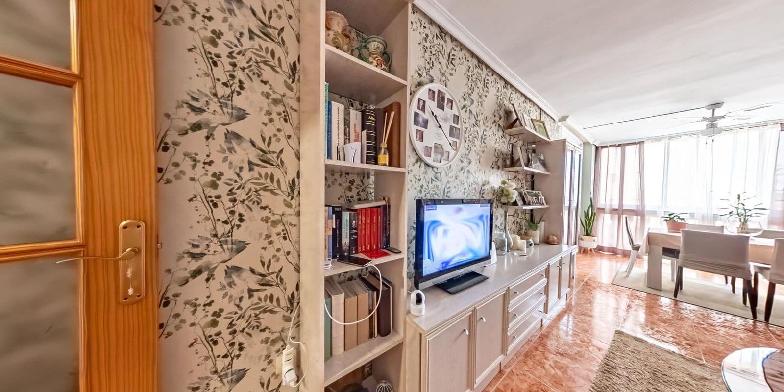 2 bedroom Beach Apartment for sale in Benidorm with pool garage - € 249,000 (Ref: 9772488)