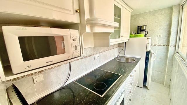Apartamento de 2 habitaciones en Playa Levante, Benidorm en venta con piscina garaje - 204.000 € (Ref: 9825757)